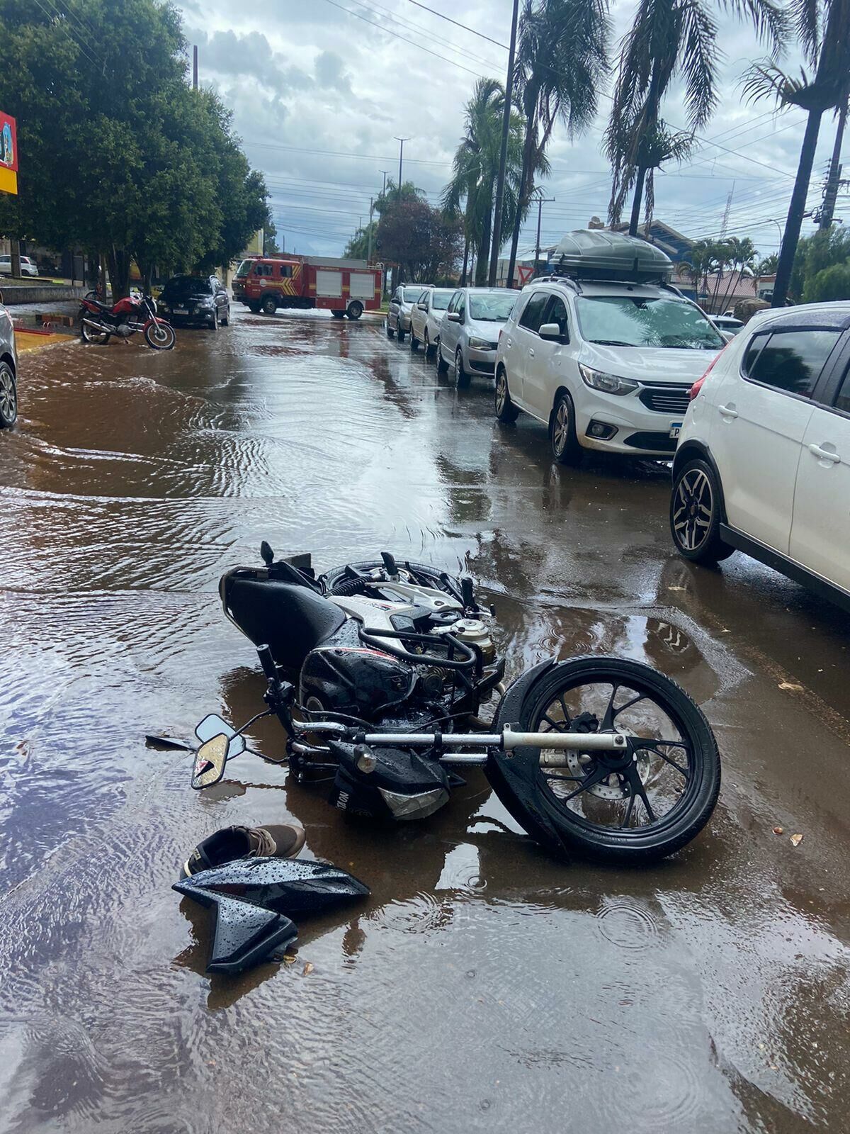 Imagem de compartilhamento para o artigo Motorista abre porta e motociclista colide em carro em avenida de Chapadão do Sul da MS Todo dia